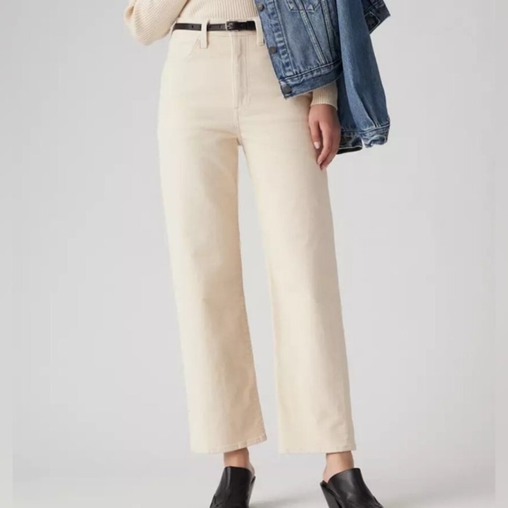 NWT Levi’s Ribcage Straight Ankle Corduroy Cream Pants, size 25